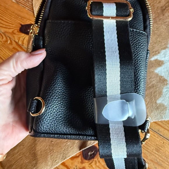 Nannette Lepore black cross body in pebble grain leather NWT - Picture 8 of 9